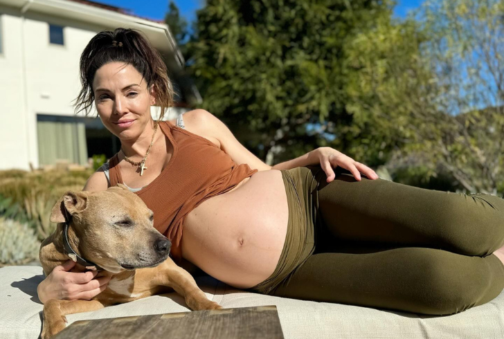 Whitney Cummings decision to share an unfiltered image of her postpartum body challenges the norms